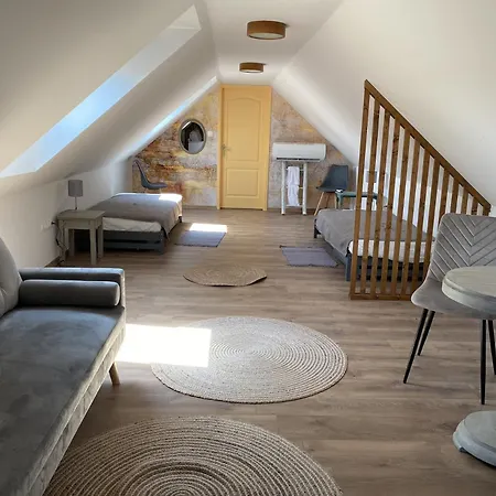 Es Bagoly Kalandhaz *