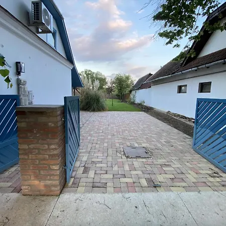Es Bagoly Kalandhaz Holiday home Szarvas