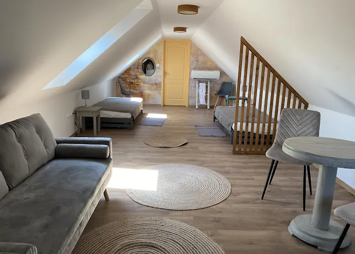 Es Bagoly Kalandhaz *